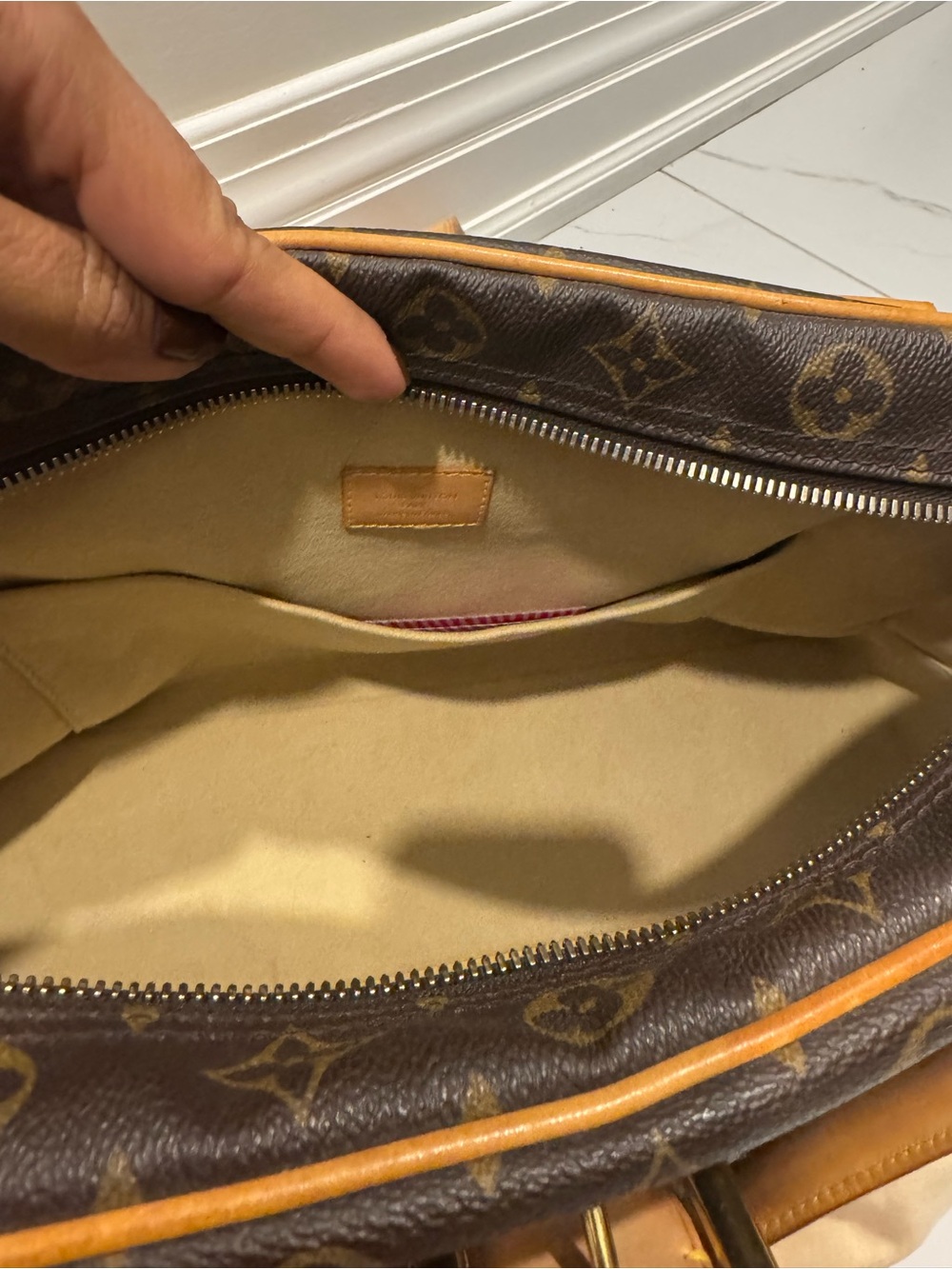Louis Vuitton Monogram Canvas Satchel with Tan Leather and Gold Hardware - Picture 5 of 8